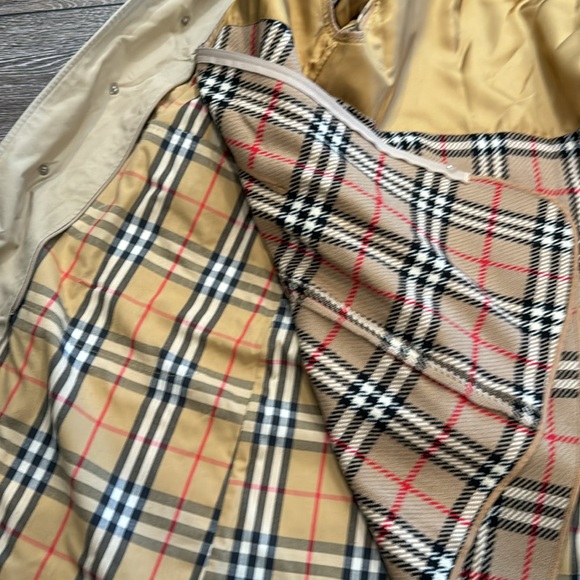 Authentic Burberry trench coat with removable inside liner - Picture 11 of 16